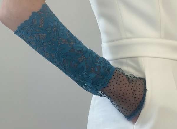 Stulpen aus Dresdner Spitze und beflocktem Tüll - romantische Eleganz von LIEBlingsSTÜKKE
