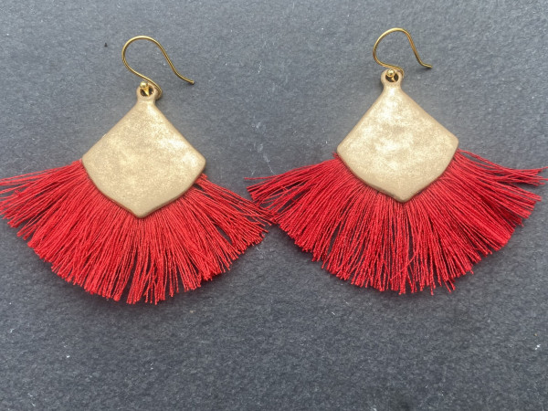 Boho-Ohrringe mit Gold-Haken & roter Quaste | LIEBlingsSTÜKKE