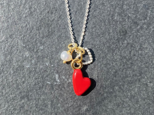 Kette Allerliebst mit Emaille-Herz & Süßwasserperle aus Sterlingsilber | LIEBlingsSTÜKKE