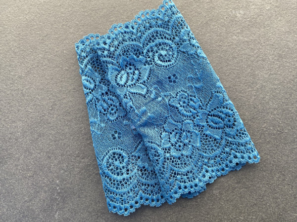 Spitzenstulpen Diana H kornblumenblau