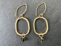 LIEBlingsSTÜKKE - Ohringe Henriette gold - außergewöhnlicher nachhaltiger Schmuck LIEBlingsSTÜKKE - Ohringe Henriette gold - außergewöhnlicher nachhaltiger Schmuck