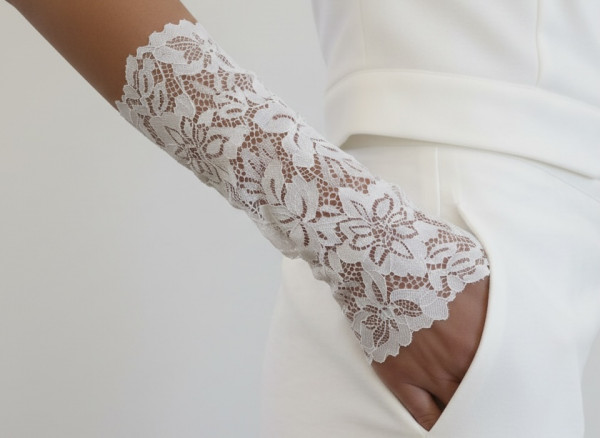 Spitzenstulpen aus echter Dresdner Spitze – handgenäht