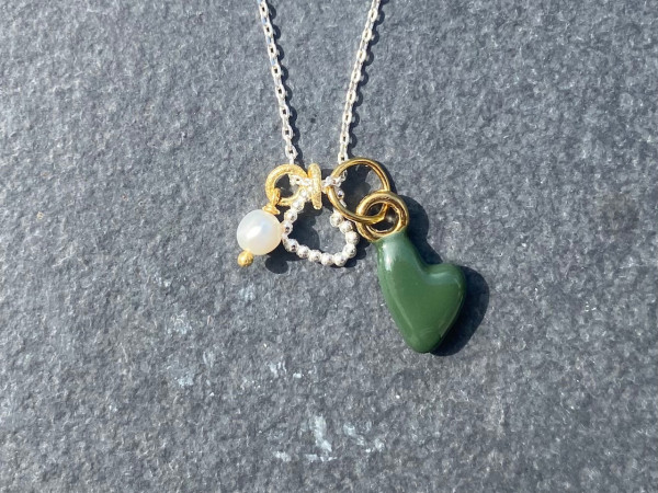 Kette Allerliebst mit Emaille-Herz & Süßwasserperle aus Sterlingsilber | LIEBlingsSTÜKKE