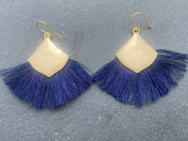 Boho-Ohrringe mit Gold-Haken & blauer Quaste | LIEBlingsSTÜKKE