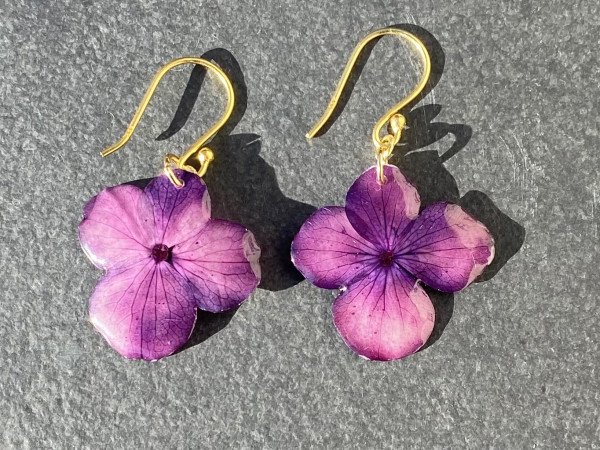 LIEBlingsSTÜKKE - Ohringe Veilchen - außergewöhnlicher nachhaltiger Schmuck